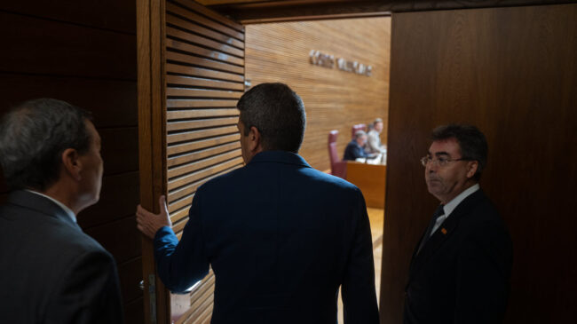 Mazón supera el ecuador de la legislatura marcado por la incertidumbre sobre su futuro