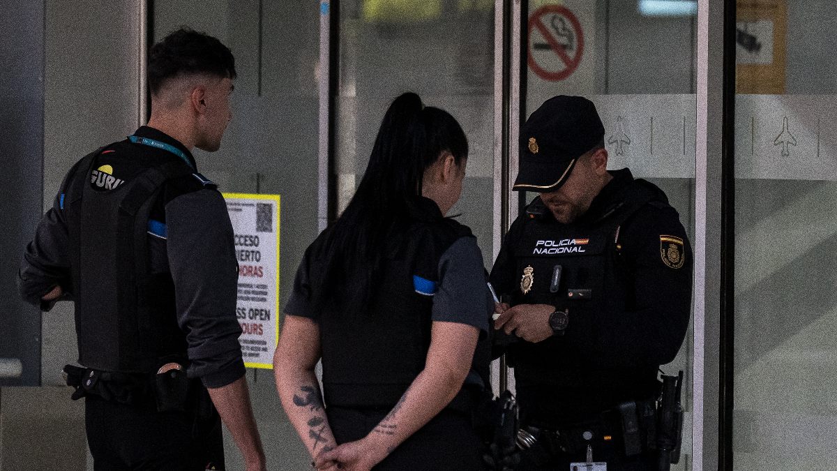 Los vigilantes impidieron acceder anoche a 150 personas sin hogar al aeropuerto de Barajas
