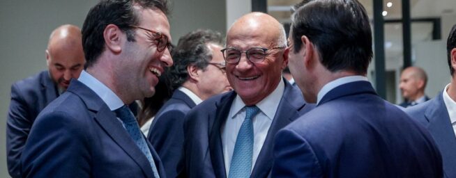 El Gobierno prohíbe al BBVA fusionarse con el Sabadell durante los próximos tres años