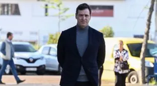 La juez abre juicio contra David Sánchez y el líder del PSOE en Extremadura