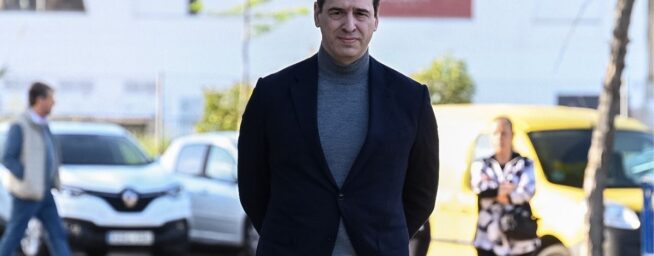 David Sánchez comunica a la juez que sigue residiendo en Portugal pese a viajes «estivales»