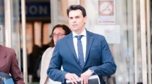 El juez autoriza a la UCO a que rastree las cuentas del novio de Ayuso desde 2014