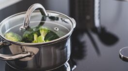 Desde que cocino así el brócoli y la coliflor, mi casa ya no huele mal: el truco que funciona
