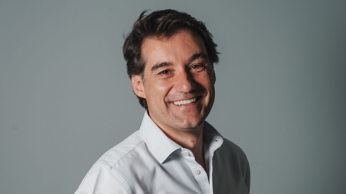 Enrique Linares: «Que nadie piense que por emprender va a dejar de tener un jefe»
