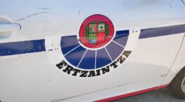 Un grupo de jóvenes intenta asaltar una comisaría de Policía en Azpeitia (Guipúzcoa)