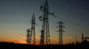 Las eléctricas desvelan que hay una saturación en la red del 83% que pone en jaque la inversión