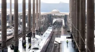 Las eléctricas lucharán por quitarle a Iberdrola el contrato de luz de ADIF de los próximos años