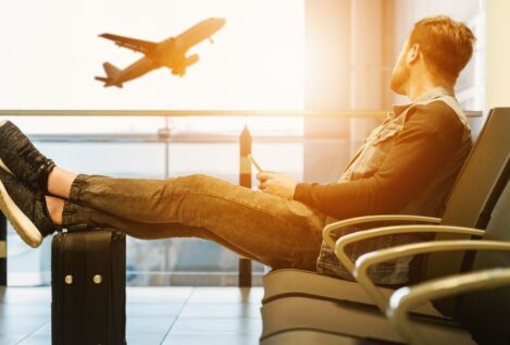 Prevención de trombos en avión: recomendaciones de Aurelio Rojas para un vuelo seguro