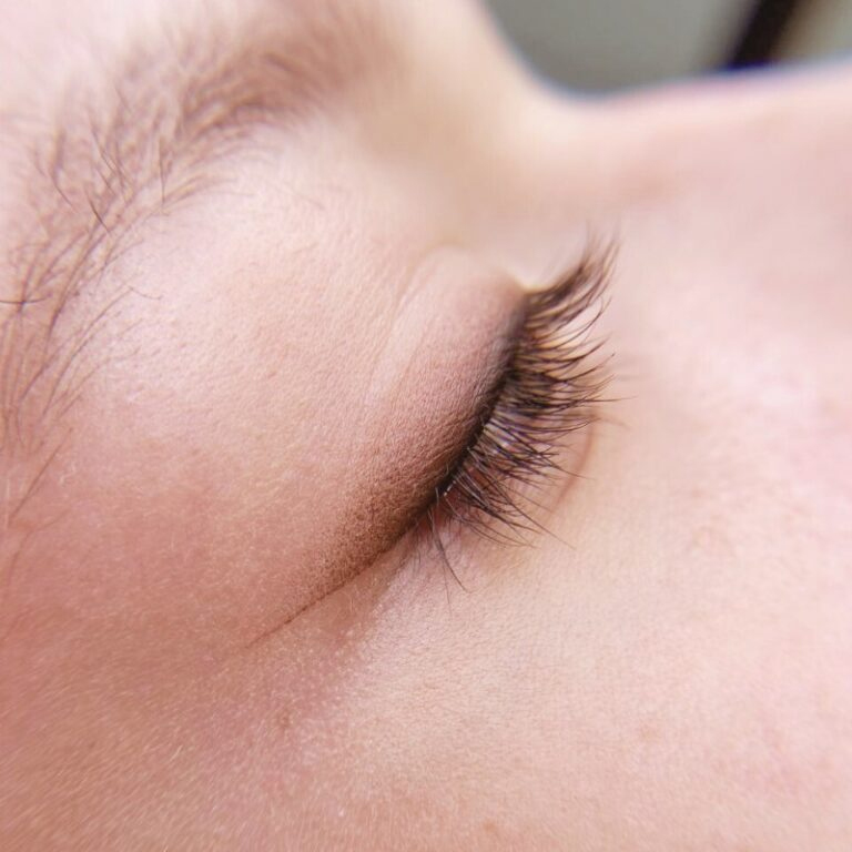 Eyeliner realizado con micropigmentación. (Fuente: Tacha Beauty)