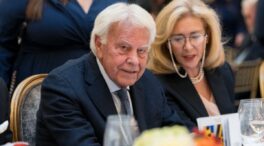 El perfil familiar de Felipe González: junto a su mujer actual, hijos y nietos durante la jubilación