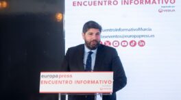 López Miras carga contra el Gobierno de Sánchez: «Nada funciona, ni la luz, ni los trenes»