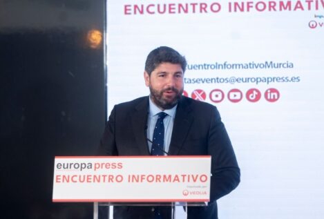 López Miras carga contra el Gobierno de Sánchez: «Nada funciona, ni la luz, ni los trenes»