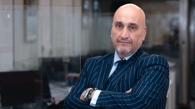 Los gestores denuncian a la CEOE por «maniobrar» por el control de Cepyme