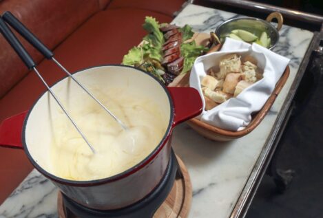 Cómo hacer 'fondue' como un suizo: el truco está en la mezcla de quesos perfecta