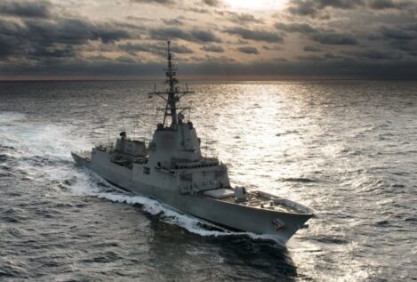 Una fragata monitoriza a tres buques rusos que transitan por el mar de Alborán