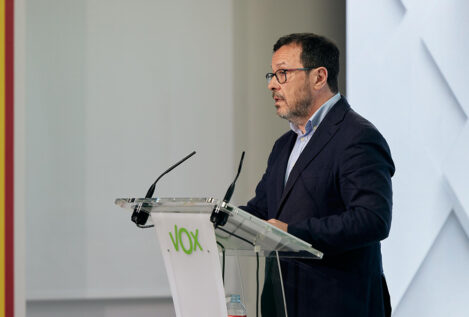 Vox culpa a Sánchez del caos en el AVE por poner de ministro al «inútil y bananero» Puente