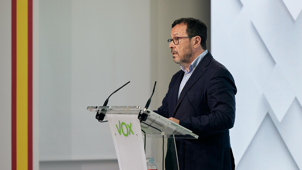 Vox culpa a Sánchez del caos en el AVE por poner de ministro al «inútil y bananero» Puente