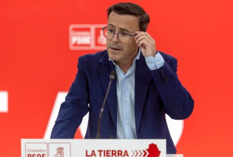 La juez insiste en que la Audiencia de Badajoz juzgue al líder del PSOE de Extremadura