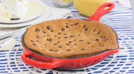 Galleta gigante a la sartén: el postre fácil que se prepara sin horno y conquista en minutos