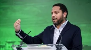 Garriga (Vox) no ve avances en Extremadura y dice estar dispuesto a «hablar» en Aragón