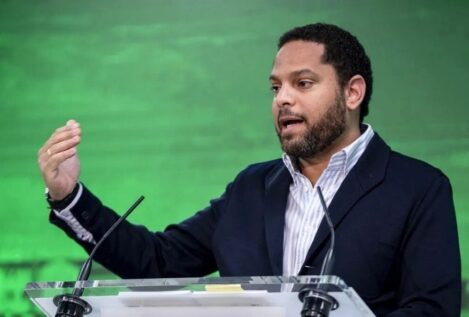 Vox critica que el PP convoque «actos de partido» y le pide una moción de censura