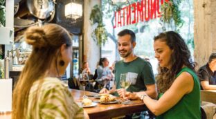 Zaragoza brinda por la garnacha con su primer Festival Internacional de vino y gastronomía sostenible