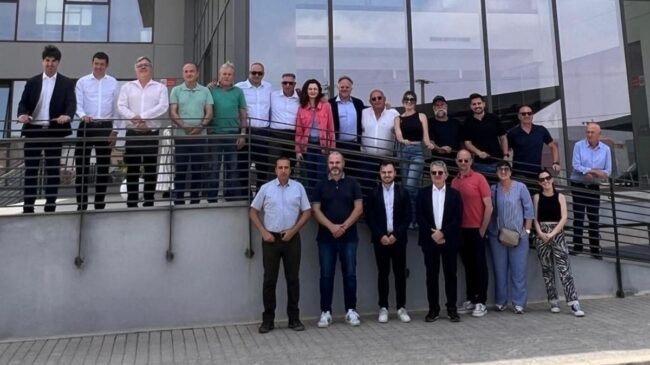 Granada La Palma visita las instalaciones de Azura para dialogar sobre el cultivo del tomate