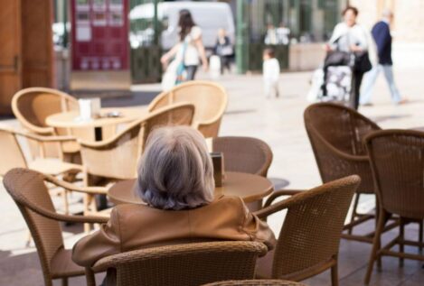 Al hacernos mayores, nos cuesta más hacer amigos: este estudio explica por qué