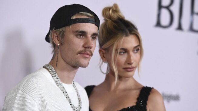 Hailey Bieber vende su marca de cosméticos en plena crisis de imagen de Justin