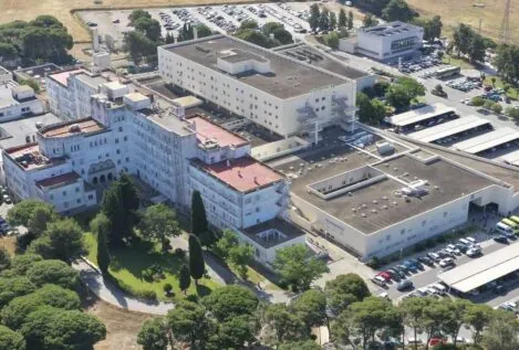 Un menor de Rota lleva un mes esperando un desfibrilador tras sufrir dos paradas cardiacas
