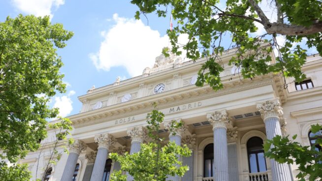 El Ibex 35 se hunde un 2,5% tras la amenaza de Trump de un arancel del 50% a la UE