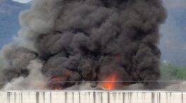 Declarado un gran incendio en una nave de gestión de residuos en O Porriño (Pontevedra)