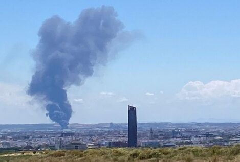 Declarado un incendio en una planta de químicos de Alcalá de Guadaíra (Sevilla)