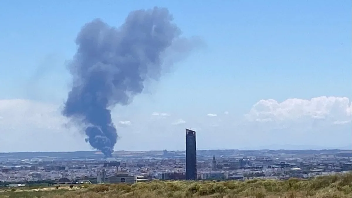 Declarado un incendio en una planta de químicos de Alcalá de Guadaíra (Sevilla)