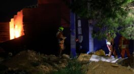 Hallan con vida a un sintecho y su perro dentro de la nave incendiada de Torrent (Valencia)