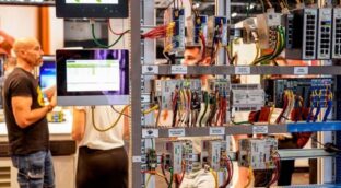 Aumenta el número de ingenieros activos en España y se rifan sobre todo a los eléctricos