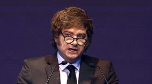 El Gobierno de Milei anuncia que endurecerá las políticas migratorias: «Fuera de la ley, nada»