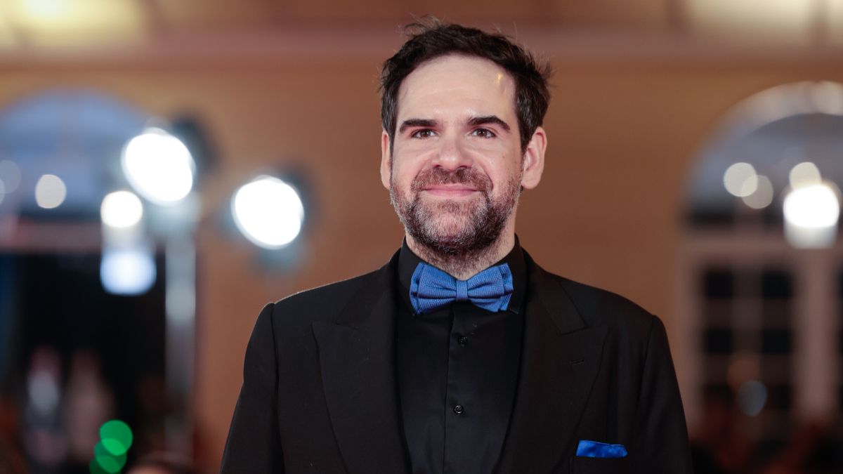 Conociendo a Jorge Usón: dejó la medicina por el teatro, su mujer actriz y una faceta musical