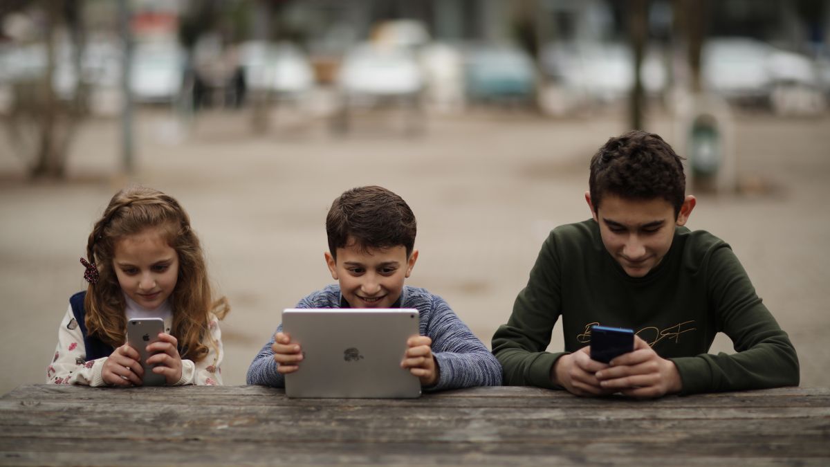 Los jóvenes se refugian cada vez más en la tecnología: por qué esa idea es tan terrible