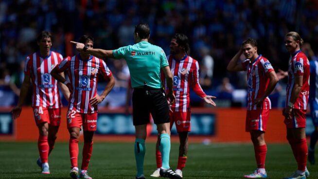 El Atlético sigue sin convencer lejos de casa ante un Alavés que suma un punto vital