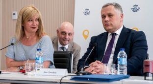 Correos niega el sueldo de una 'fontanera' del PSOE que recopila datos contra jueces