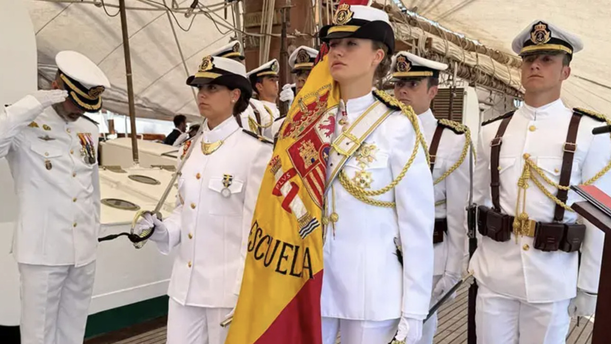 La princesa Leonor encabeza la jura de bandera en Colombia como abanderada del Elcano