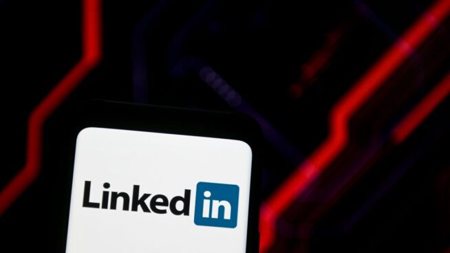 Seis síntomas que inclinan a LinkedIn más hacia Facebook que hacia el 'networking'