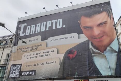 Pedro Sánchez besa la lona