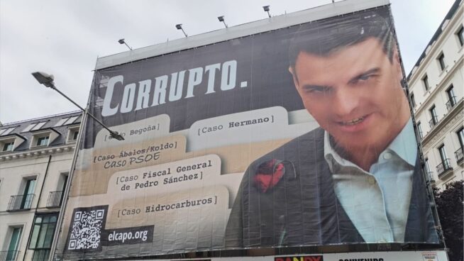 Pedro Sánchez besa la lona