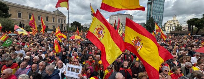Miles de manifestantes piden elecciones en Colón: «Sánchez es un peligro para la nación»