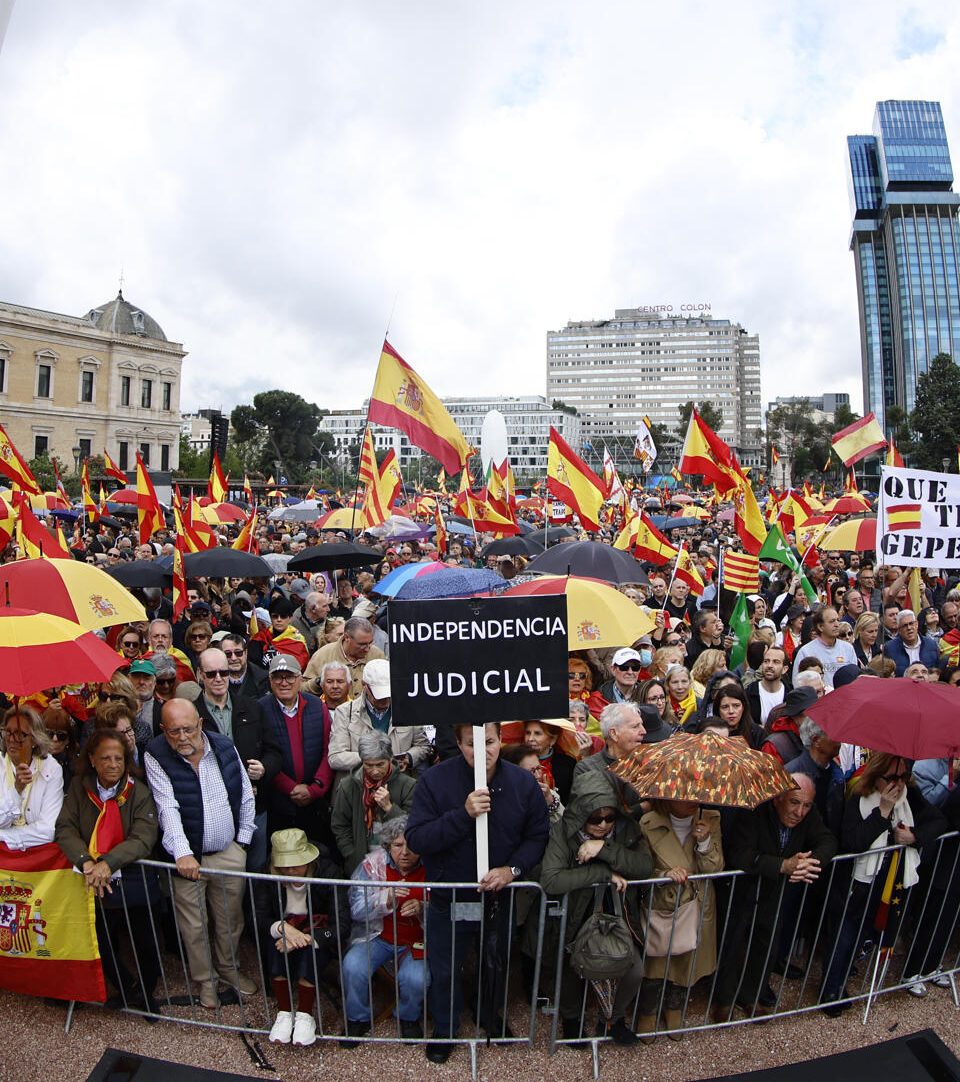 La manifestación contra Sánchez en Colón, en imágenes