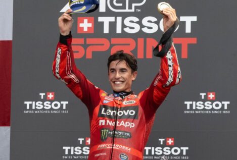 Marc Márquez arrasa al esprint y asalta el liderato de MotoGP