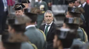 Marlaska 'purga' a todos los guardias civiles de su área de prensa en pleno pulso a la UCO