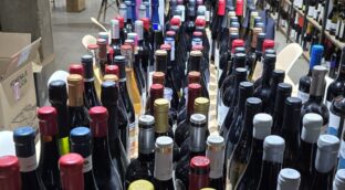 Cinco vinos manchegos imprescindibles que no pueden faltar en tu mesa